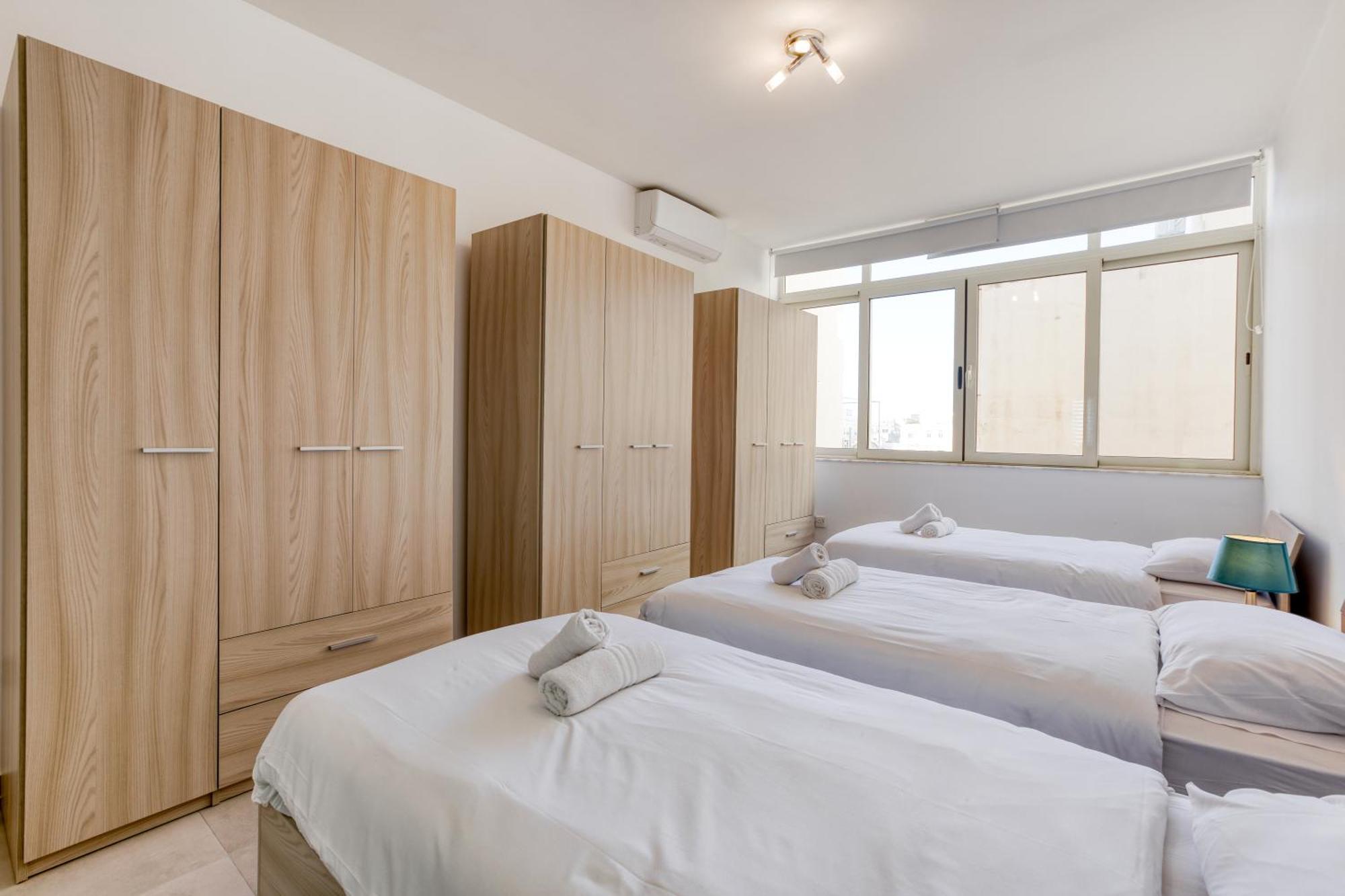 Seafront Sliema Apartment With Balcony & Sea Views By Jl Exterior photo