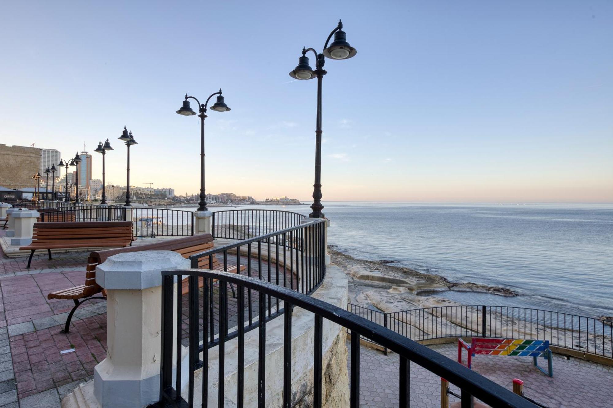 Seafront Sliema Apartment With Balcony & Sea Views By Jl Exterior photo