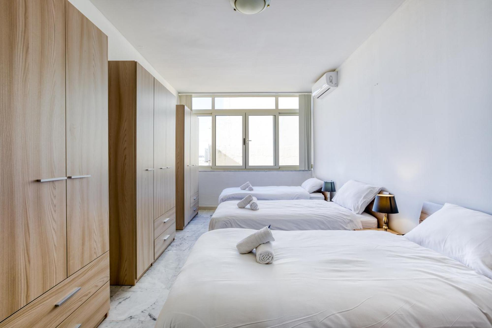 Seafront Sliema Apartment With Balcony & Sea Views By Jl Exterior photo