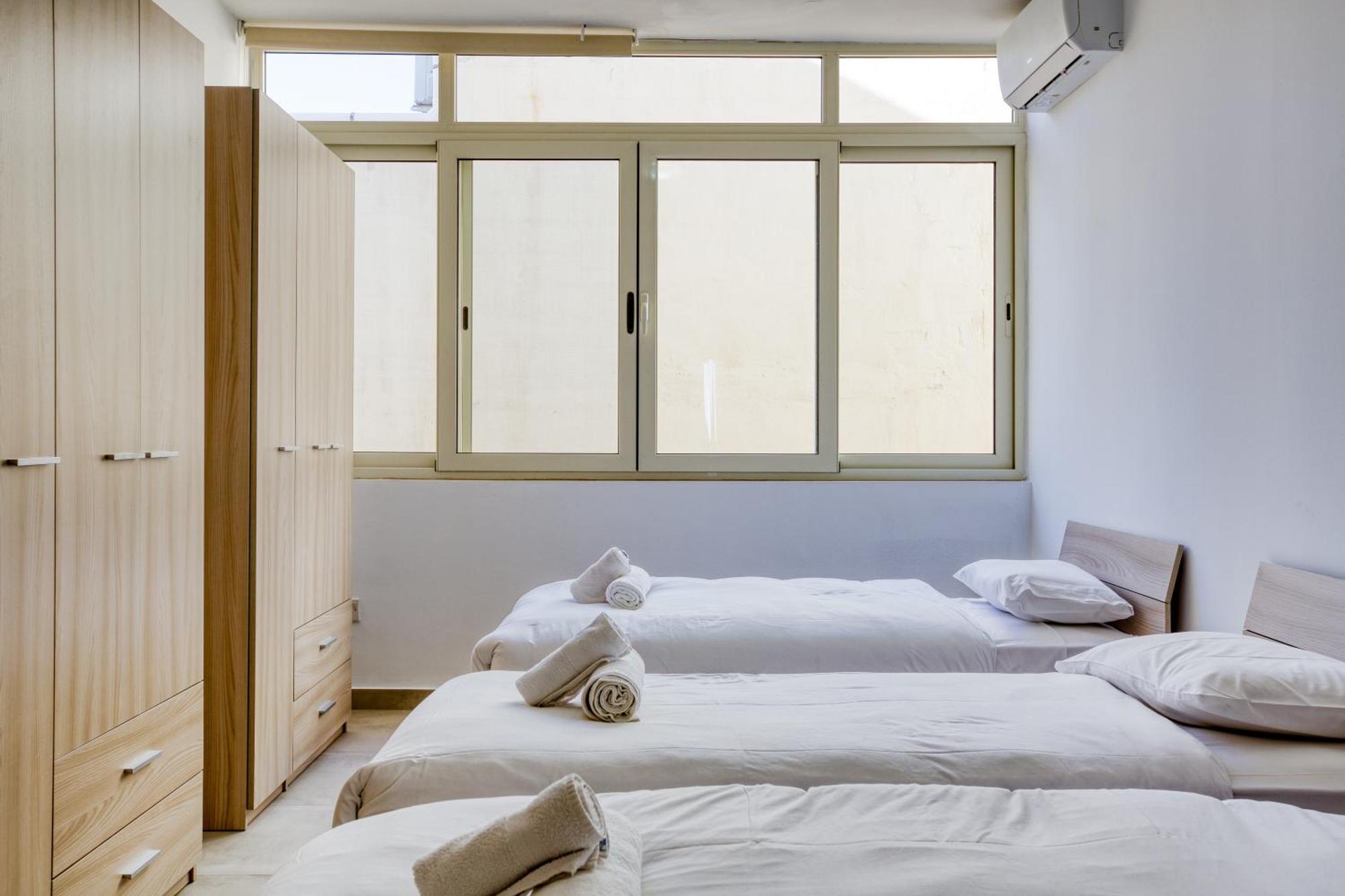 Seafront Sliema Apartment With Balcony & Sea Views By Jl Exterior photo